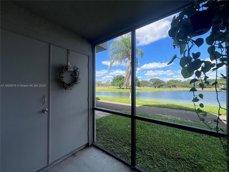 Active With Contract: $1,975 (1 beds, 1 baths, 558 Square Feet)