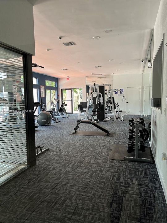 Active With Contract: $1,975 (1 beds, 1 baths, 558 Square Feet)