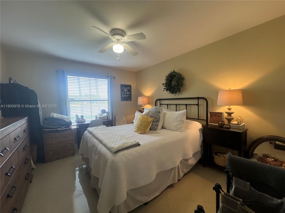 Active With Contract: $1,975 (1 beds, 1 baths, 558 Square Feet)