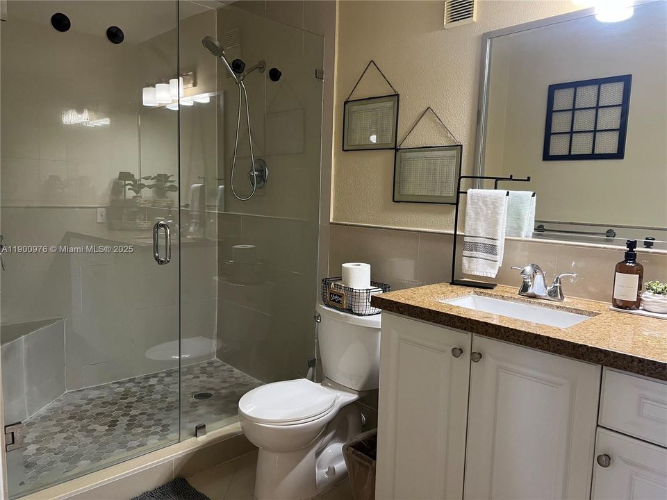 Active With Contract: $1,975 (1 beds, 1 baths, 558 Square Feet)