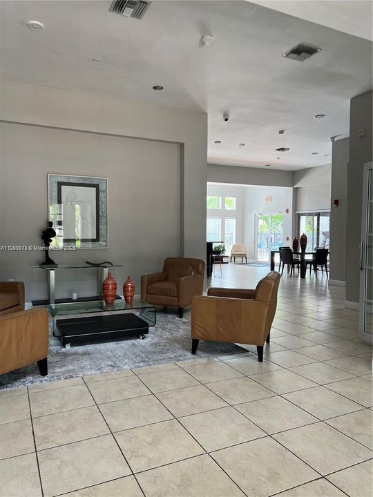 Active With Contract: $1,975 (1 beds, 1 baths, 558 Square Feet)