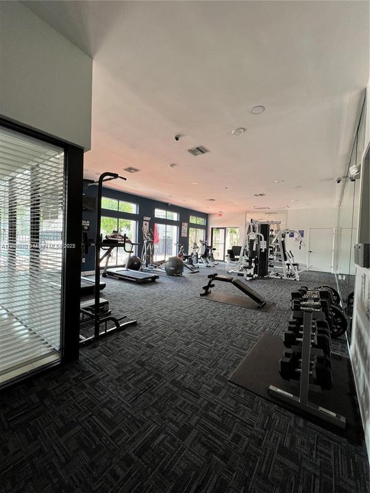 Active With Contract: $1,975 (1 beds, 1 baths, 558 Square Feet)