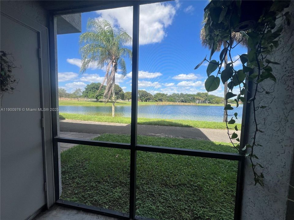 Active With Contract: $1,975 (1 beds, 1 baths, 558 Square Feet)