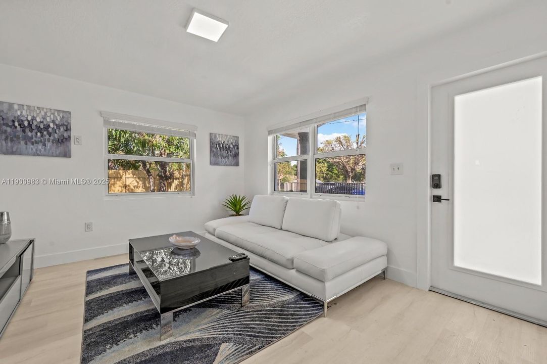 最近租的: $2,950 (2 贝兹, 1 浴室, 1534 平方英尺)