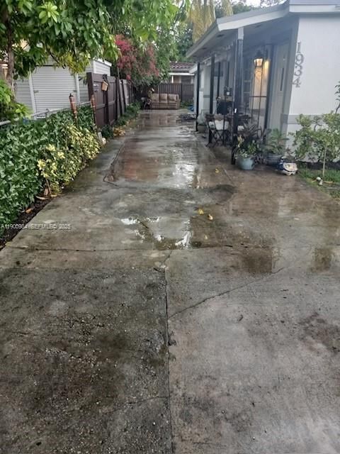 For Rent: $1,625 (1 beds, 1 baths, 1374 Square Feet)