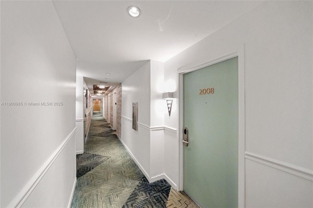 待售: $349,900 (1 贝兹, 1 浴室, 644 平方英尺)