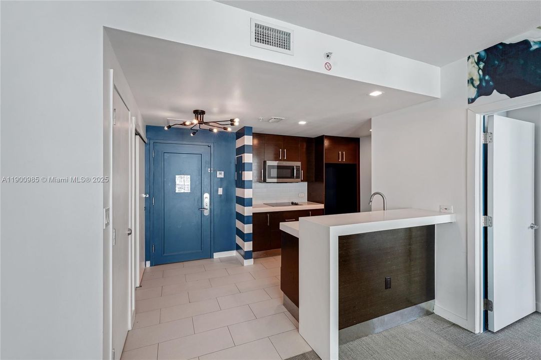 待售: $349,900 (1 贝兹, 1 浴室, 644 平方英尺)