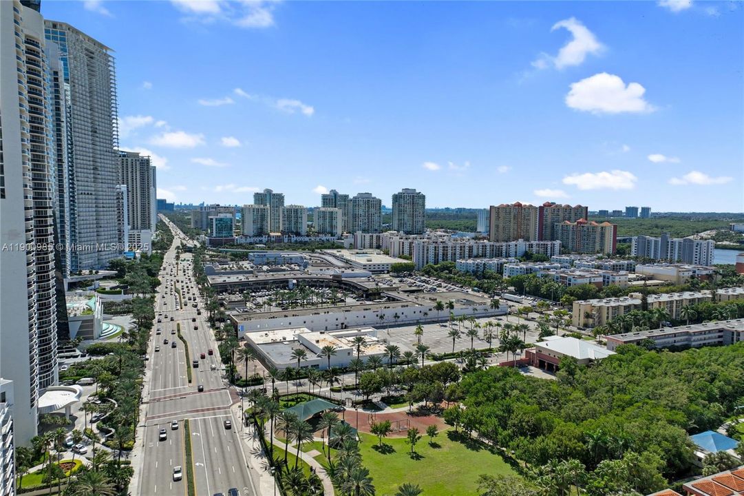 待售: $349,900 (1 贝兹, 1 浴室, 644 平方英尺)