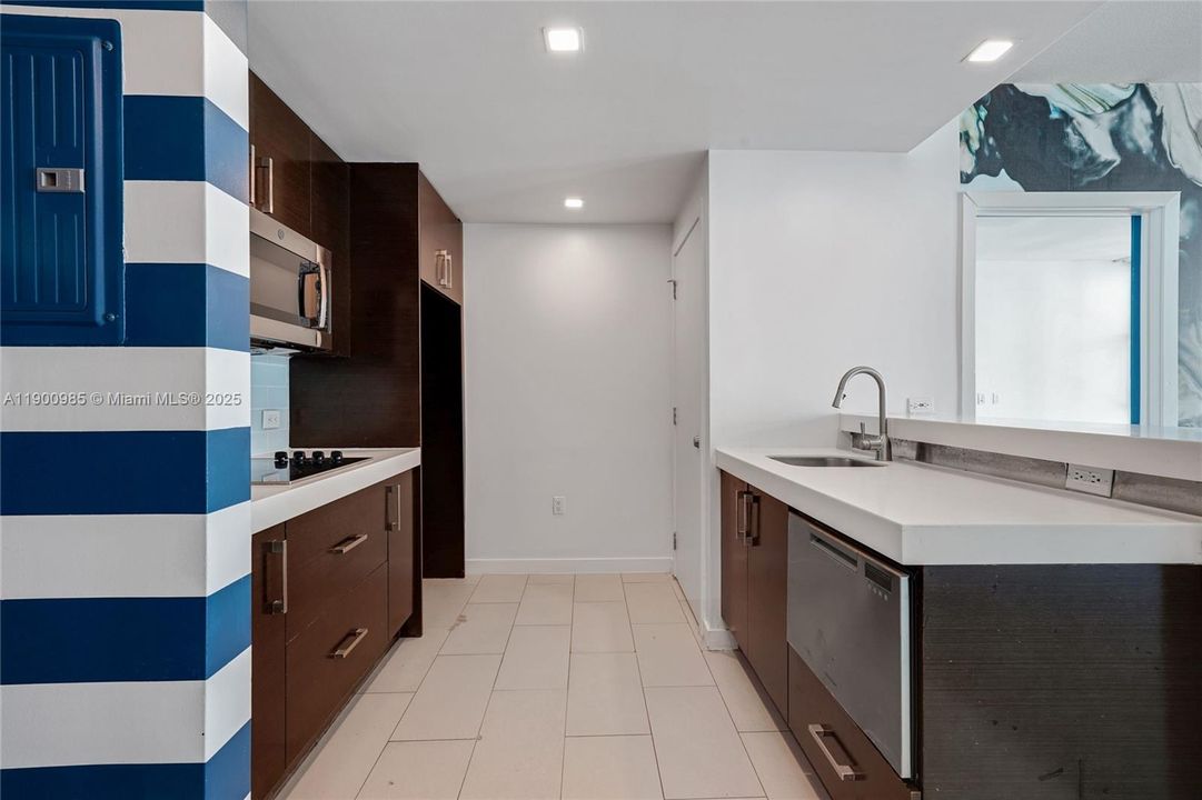 待售: $349,900 (1 贝兹, 1 浴室, 644 平方英尺)