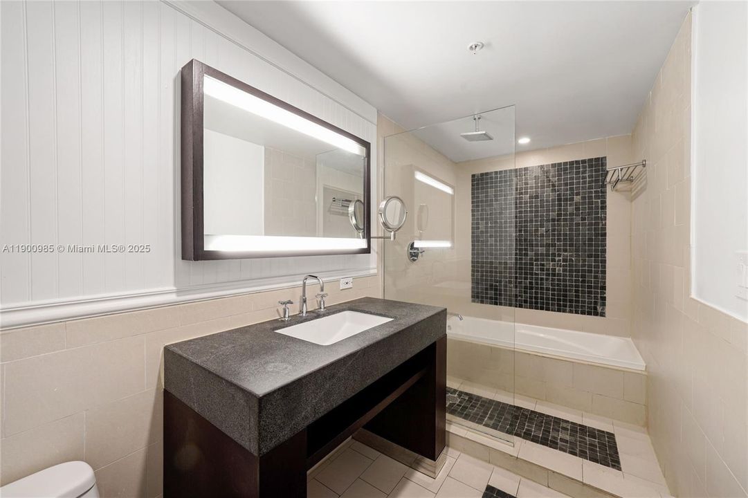 待售: $349,900 (1 贝兹, 1 浴室, 644 平方英尺)