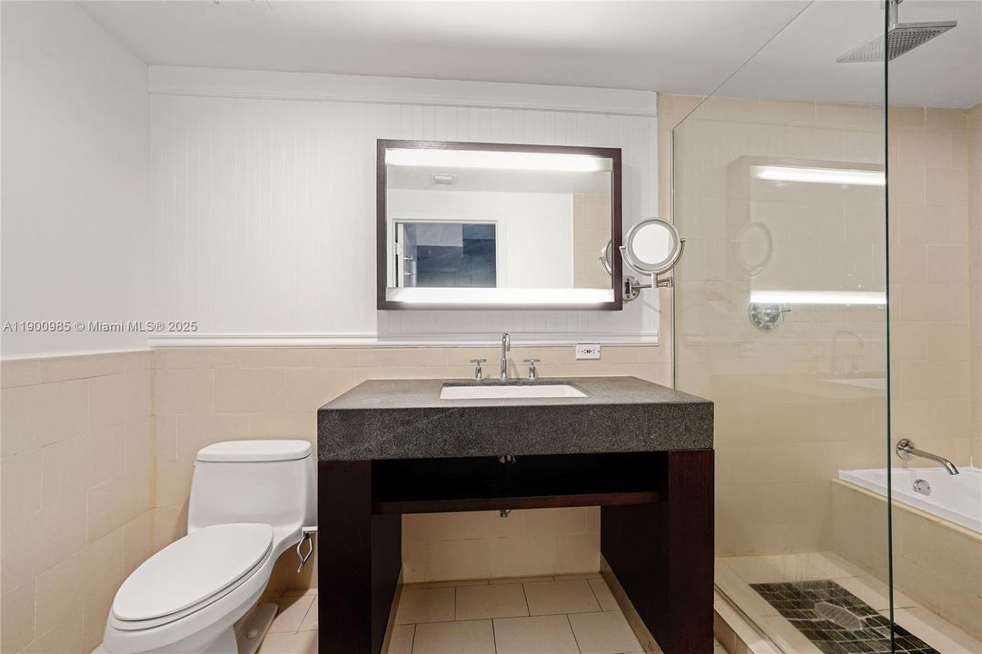 待售: $349,900 (1 贝兹, 1 浴室, 644 平方英尺)