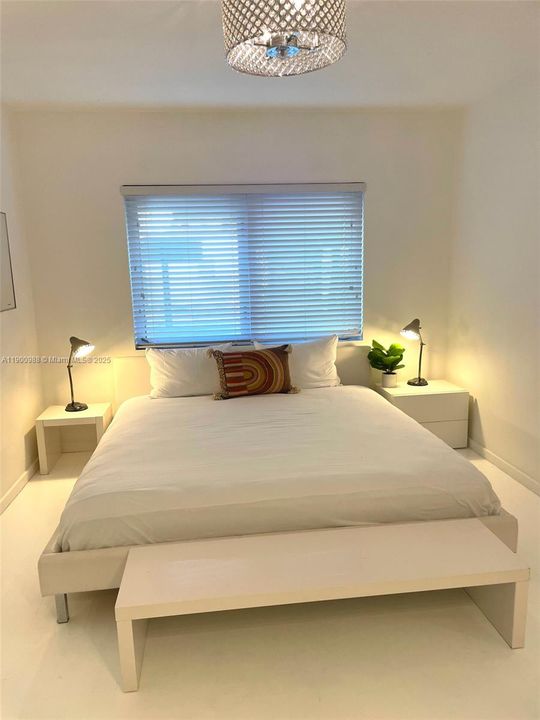 For Rent: $2,400 (1 beds, 1 baths, 732 Square Feet)