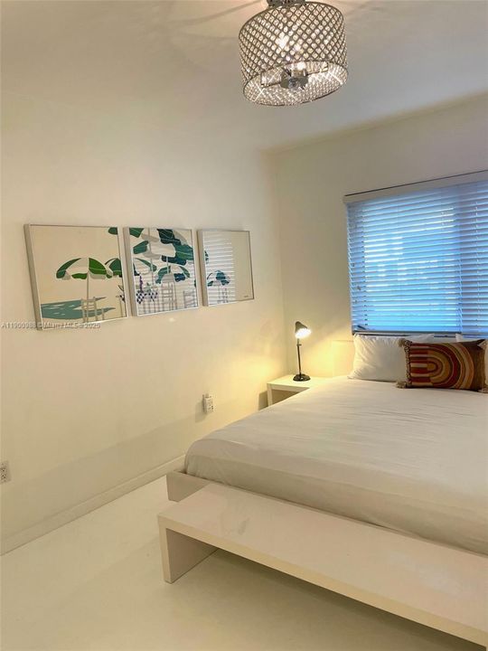 For Rent: $2,400 (1 beds, 1 baths, 732 Square Feet)