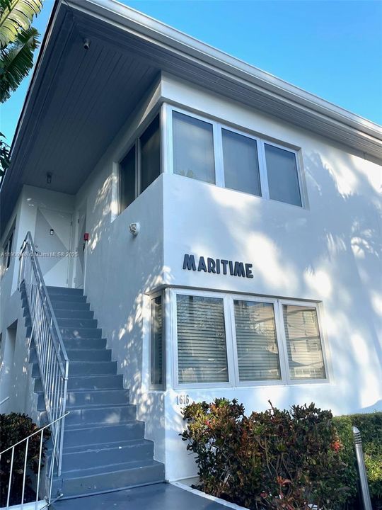 For Rent: $2,400 (1 beds, 1 baths, 732 Square Feet)