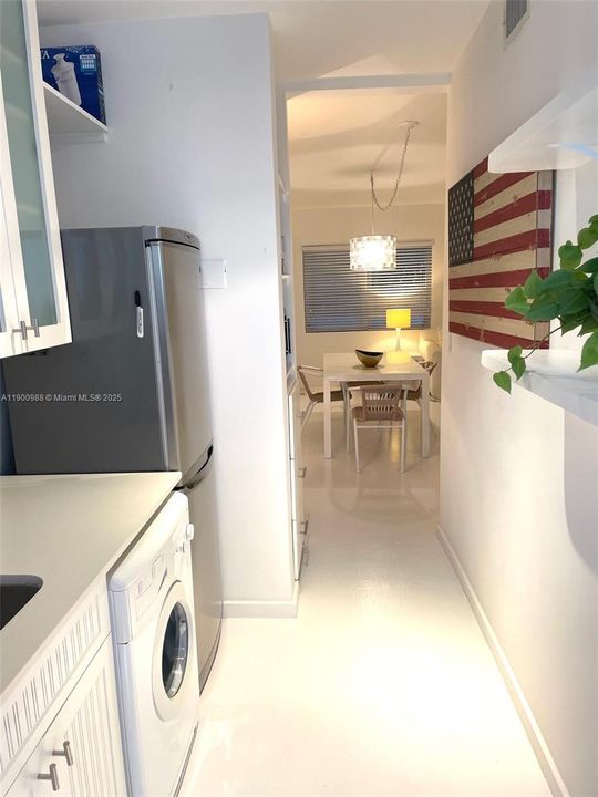 For Rent: $2,400 (1 beds, 1 baths, 732 Square Feet)