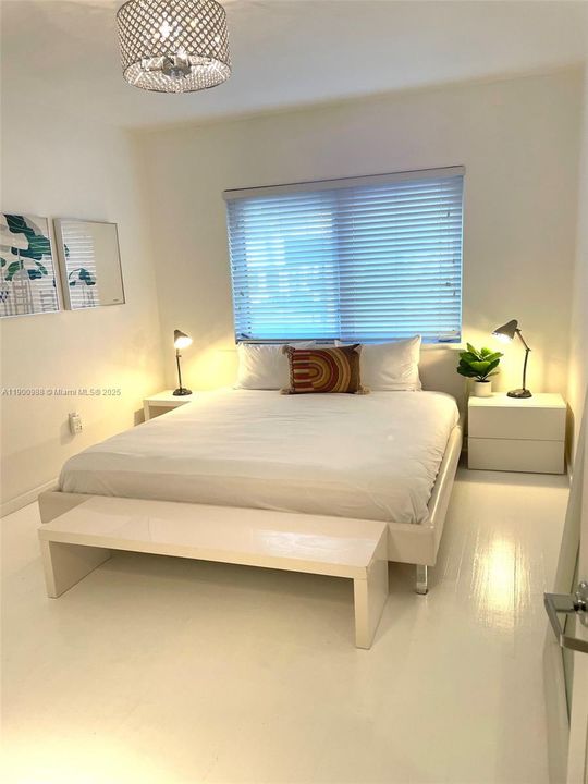 For Rent: $2,400 (1 beds, 1 baths, 732 Square Feet)