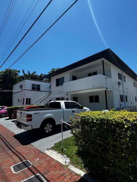 For Rent: $2,400 (2 beds, 1 baths, 1600 Square Feet)