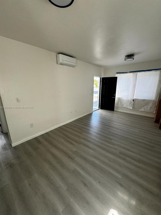 For Rent: $2,400 (2 beds, 1 baths, 1600 Square Feet)