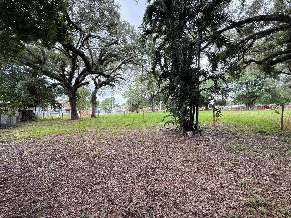 For Sale: $2,300,000 (0.98 acres)