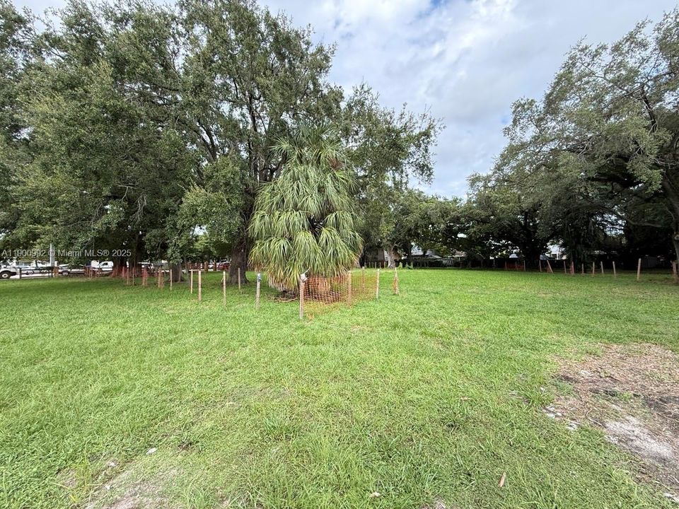 For Sale: $2,300,000 (0.98 acres)