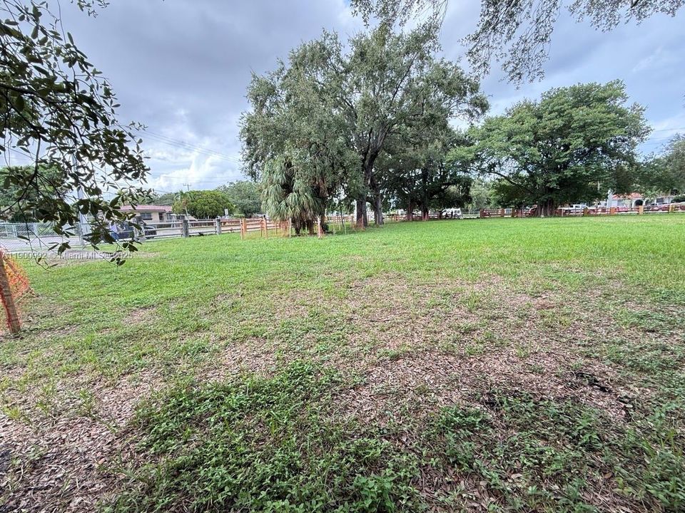 For Sale: $2,300,000 (0.98 acres)