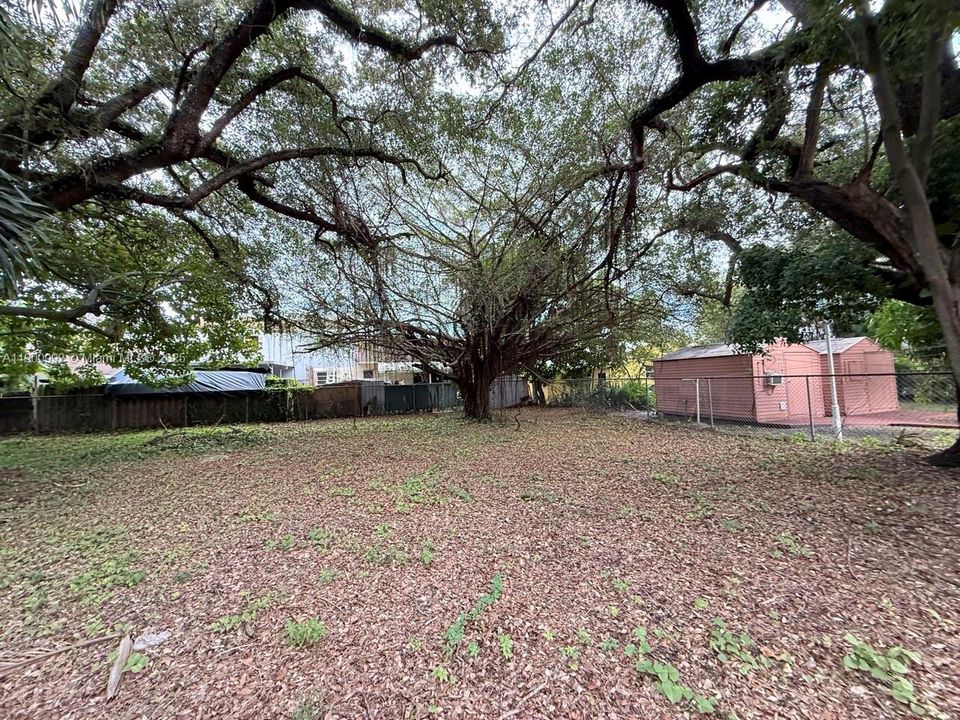 For Sale: $2,300,000 (0.98 acres)