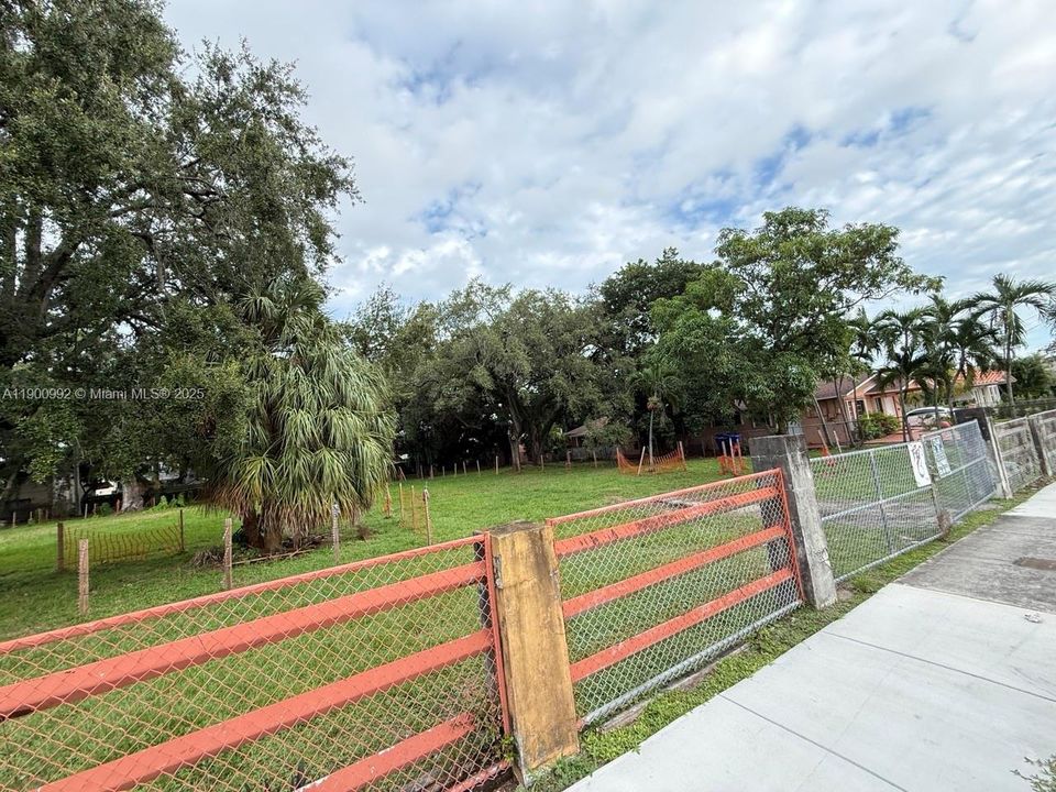 For Sale: $2,300,000 (0.98 acres)