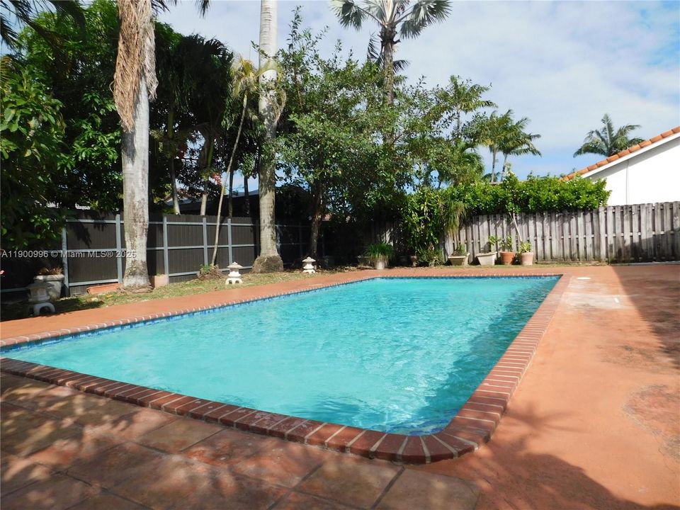 Recently Sold: $549,987 (3 beds, 2 baths, 1330 Square Feet)