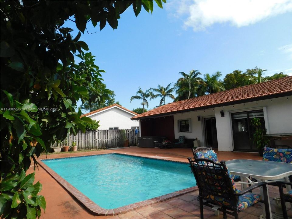 Recently Sold: $549,987 (3 beds, 2 baths, 1330 Square Feet)