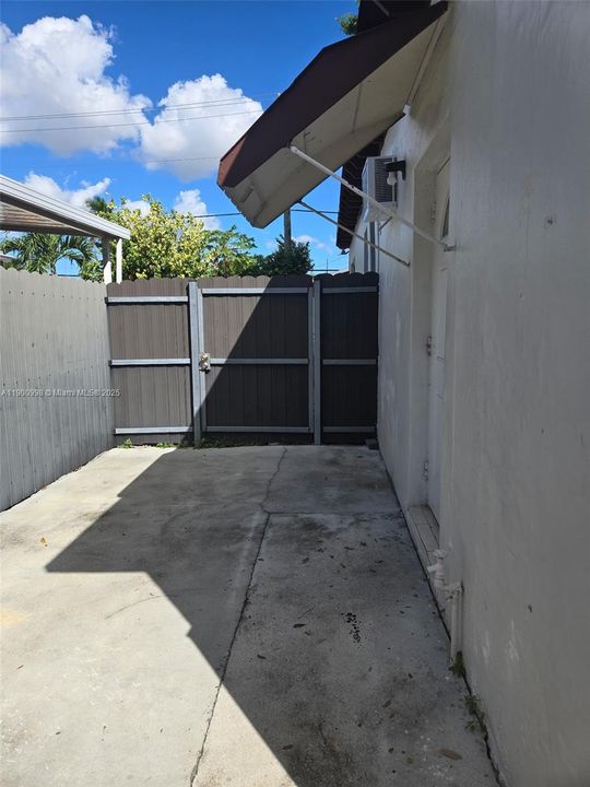 Recently Rented: $1,400 (0 beds, 1 baths, 600 Square Feet)