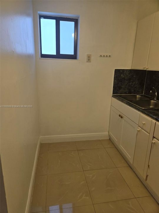 Recently Rented: $1,400 (0 beds, 1 baths, 600 Square Feet)