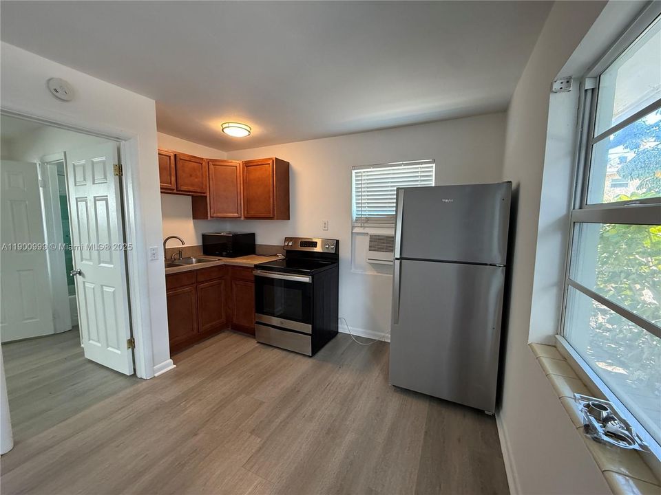 Recently Rented: $1,600 (1 beds, 1 baths, 400 Square Feet)