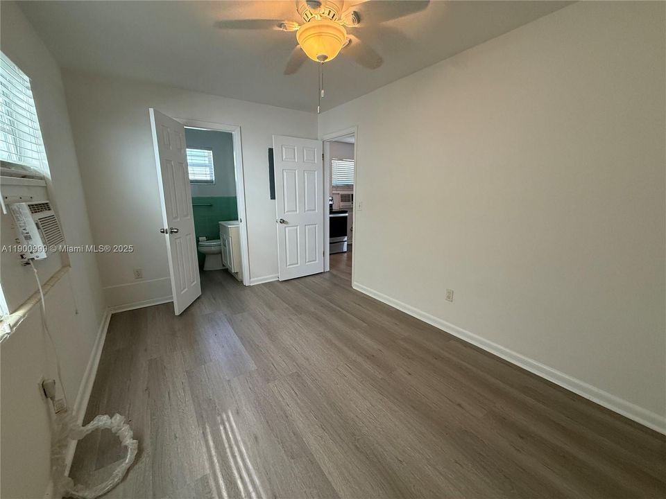 Recently Rented: $1,600 (1 beds, 1 baths, 400 Square Feet)