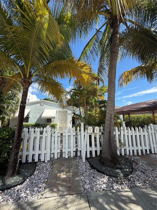 Recently Rented: $1,600 (1 beds, 1 baths, 400 Square Feet)