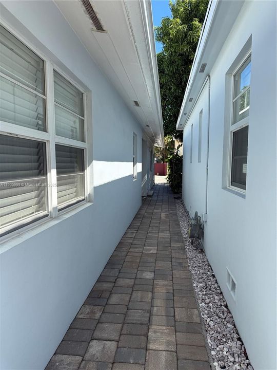 Recently Rented: $1,600 (1 beds, 1 baths, 400 Square Feet)