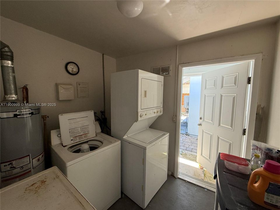 Recently Rented: $1,600 (1 beds, 1 baths, 400 Square Feet)