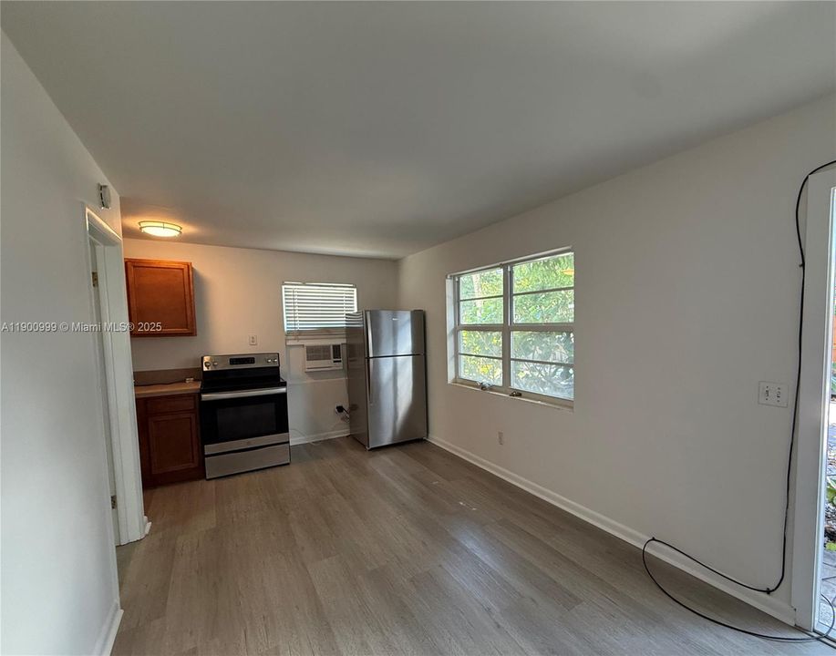 Recently Rented: $1,600 (1 beds, 1 baths, 400 Square Feet)