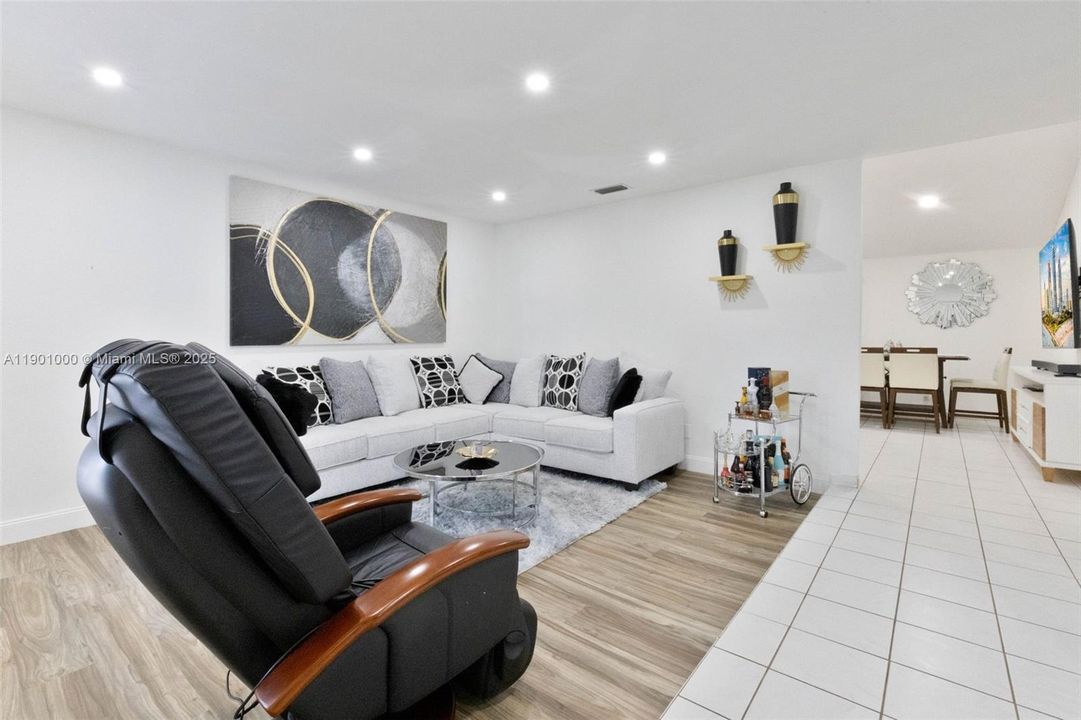 合同活跃: $550,000 (3 贝兹, 2 浴室, 0 平方英尺)