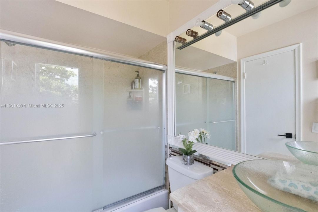 合同活跃: $550,000 (3 贝兹, 2 浴室, 0 平方英尺)