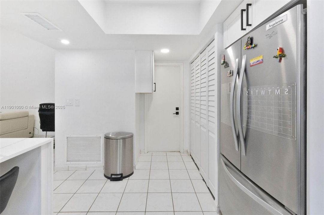 合同活跃: $550,000 (3 贝兹, 2 浴室, 0 平方英尺)