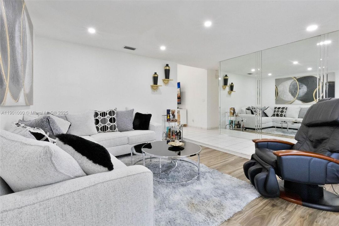 合同活跃: $550,000 (3 贝兹, 2 浴室, 0 平方英尺)