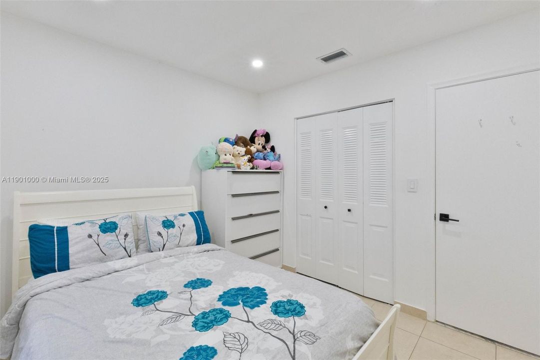 合同活跃: $550,000 (3 贝兹, 2 浴室, 0 平方英尺)