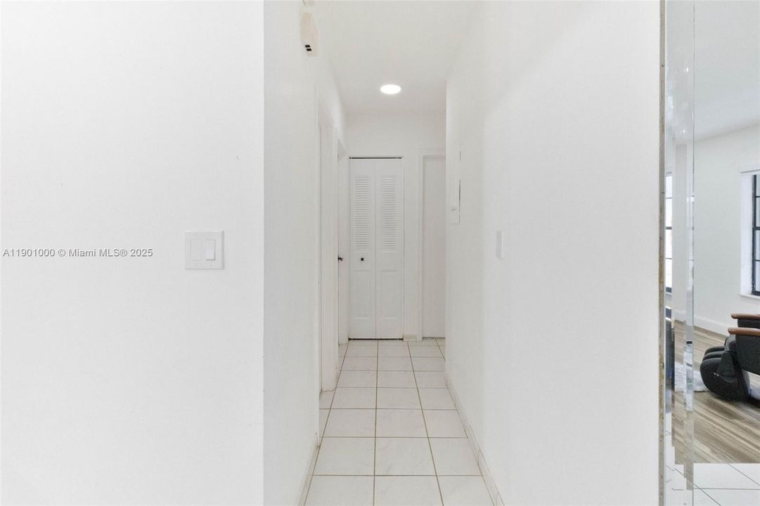 合同活跃: $550,000 (3 贝兹, 2 浴室, 0 平方英尺)