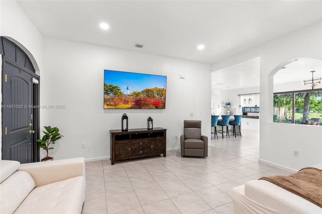 Recently Sold: $625,000 (3 beds, 2 baths, 1640 Square Feet)