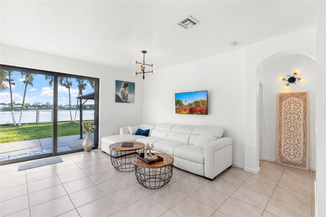 Recently Sold: $625,000 (3 beds, 2 baths, 1640 Square Feet)