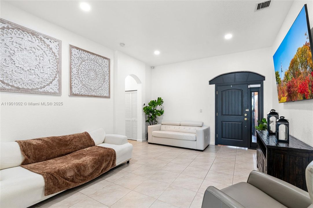 Recently Sold: $625,000 (3 beds, 2 baths, 1640 Square Feet)