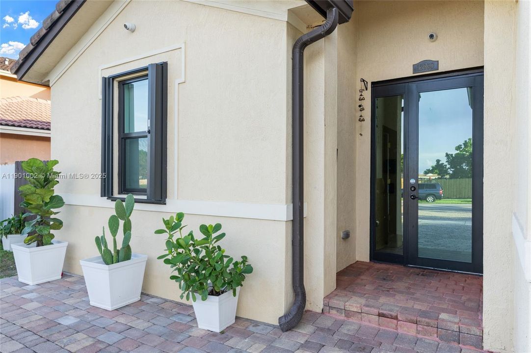 Recently Sold: $625,000 (3 beds, 2 baths, 1640 Square Feet)