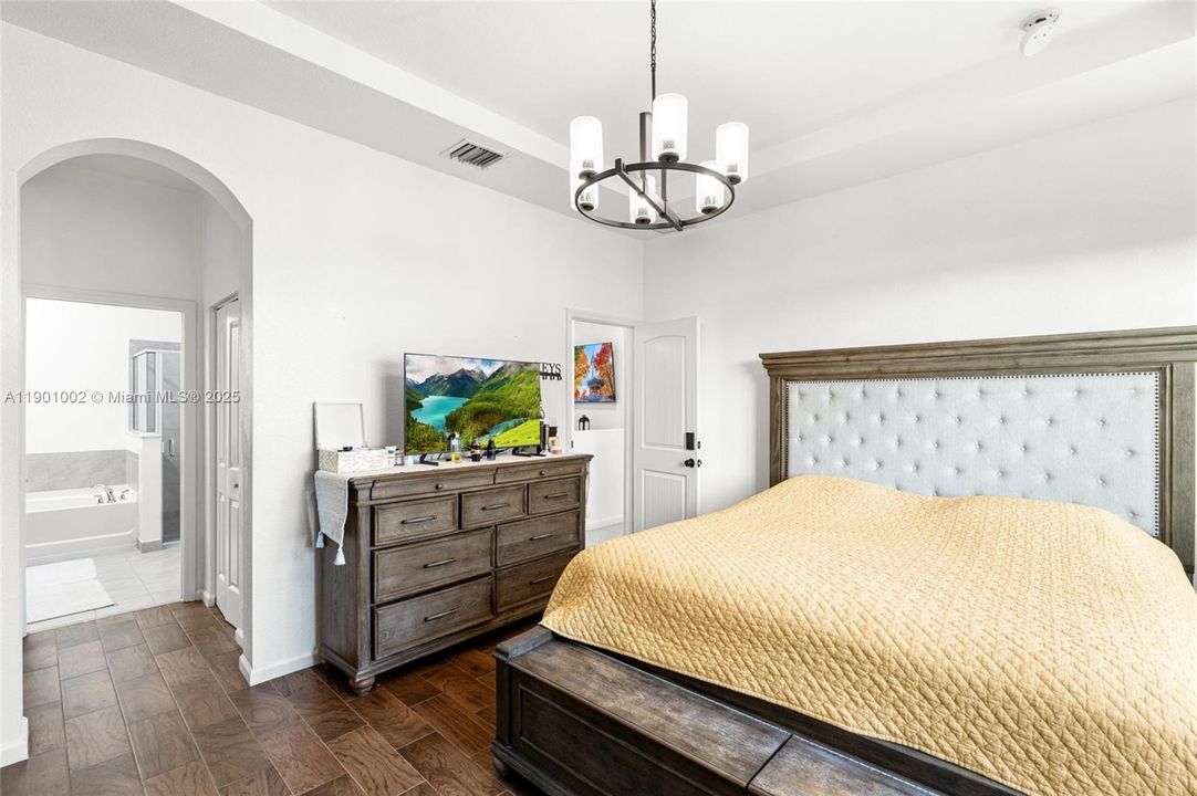 Recently Sold: $625,000 (3 beds, 2 baths, 1640 Square Feet)