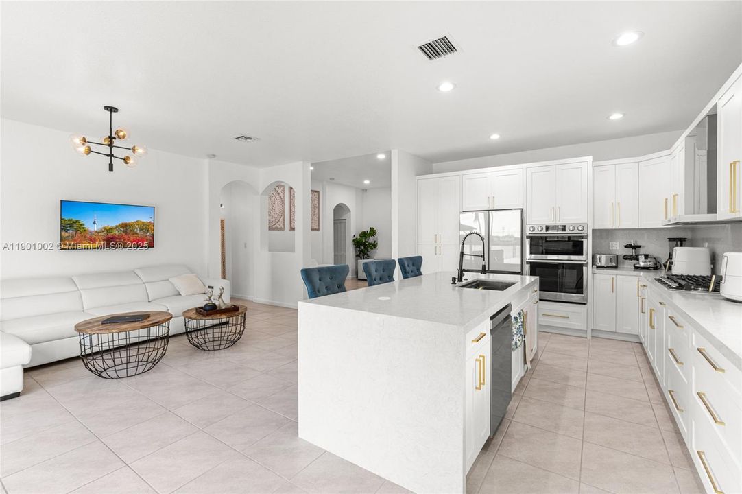 Recently Sold: $625,000 (3 beds, 2 baths, 1640 Square Feet)