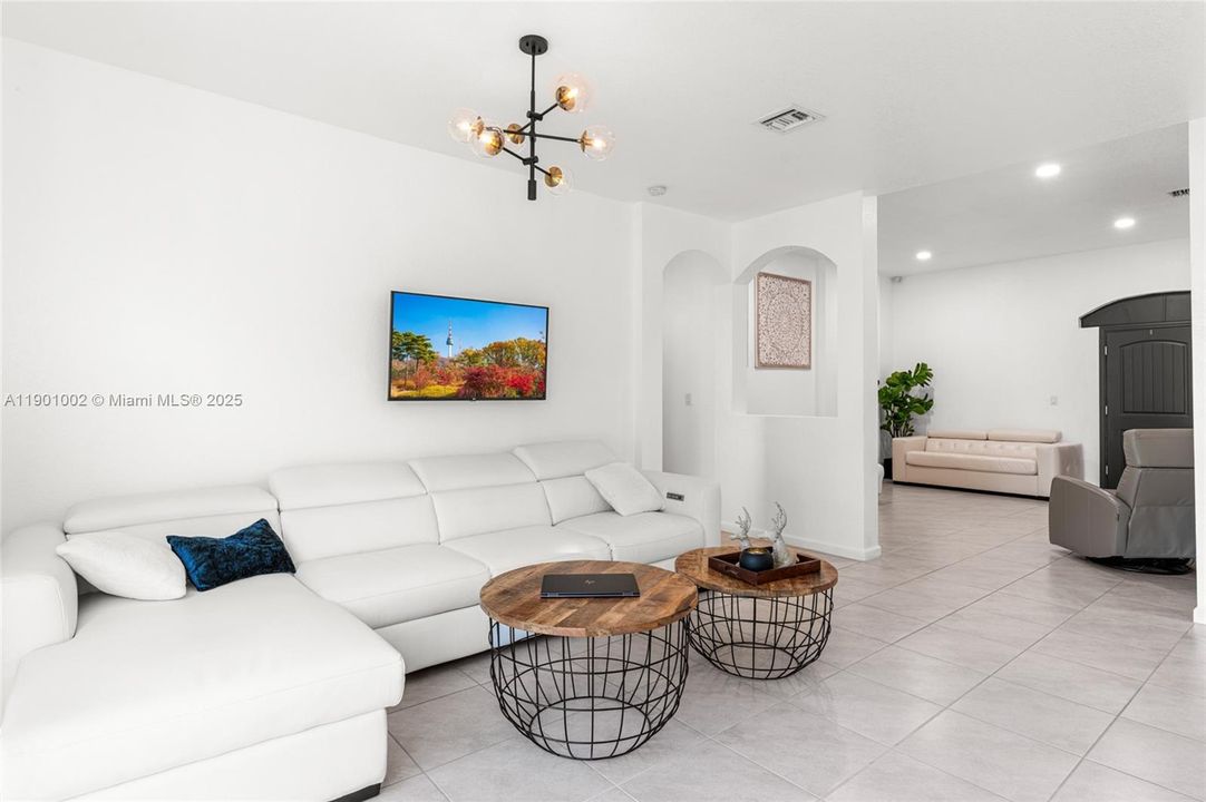 Recently Sold: $625,000 (3 beds, 2 baths, 1640 Square Feet)